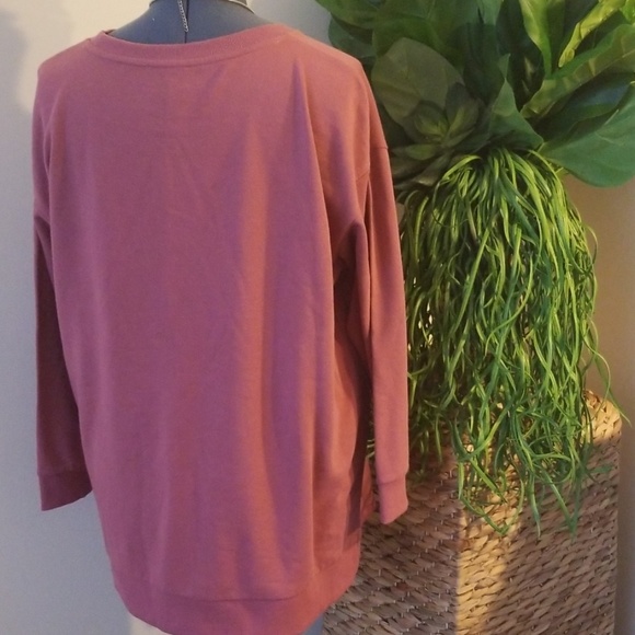 🍃🌺BUYONEGETONE $5 Sweatshirts Metallic Stars🌺🍃 - Picture 3 of 8